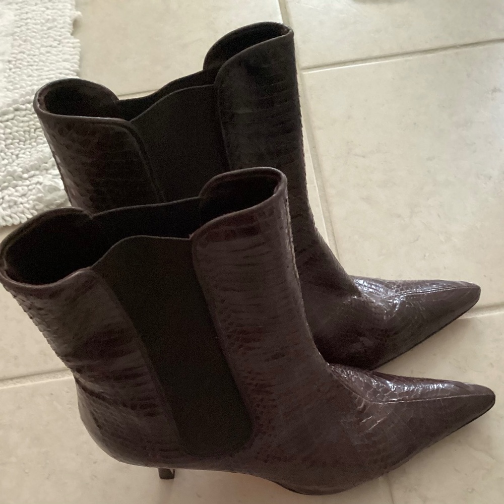 Manolo Blahnik booties in alligator new size 41